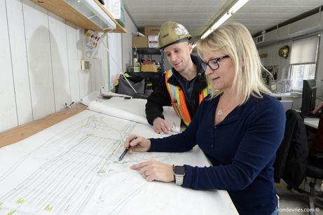 apprentice electrician learning from journeywoman electrician